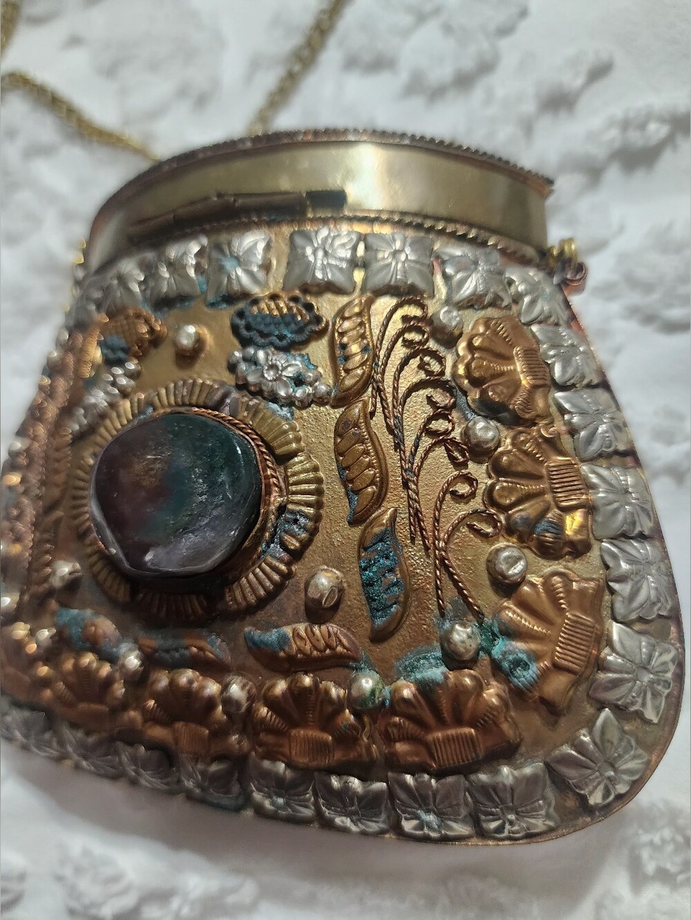 Vintage Sajai Indian Ethnic Sling Bag Clutches, Brass/Copper w/ Metal Chain - Picture 4 of 13